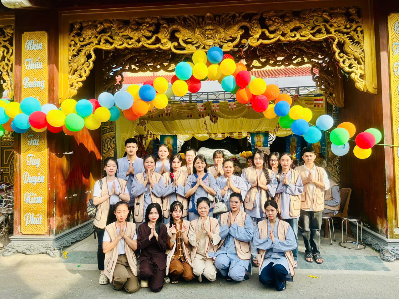 Học viên Ja Việt tham dự lễ Vu Lan và làm tình nguyện viên tại chùa Am Vàng