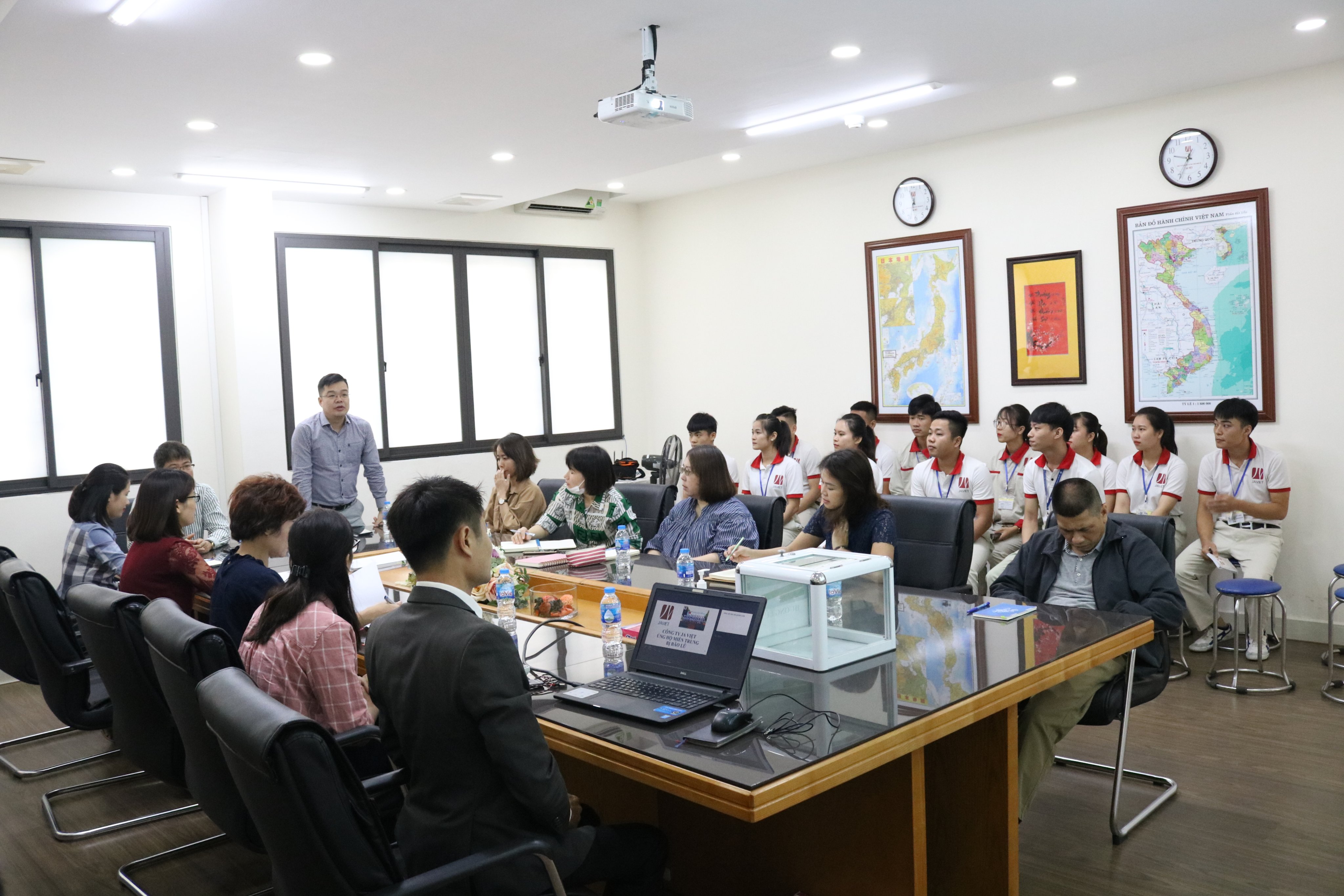  Thông tin cập nhật từ chuyến đi thăm và chia sẻ với gia đình các em TTS bị ảnh hưởng bởi bão lũ, khu vực Miền Trung của đoàn CBNV công ty cổ phần Hợp tác Ja Việt.