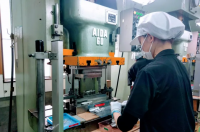 Sản xuất, kiểm tra hộp kim loại
